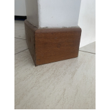 rodapé de madeira em piso porcelanato preços Novo Horizonte